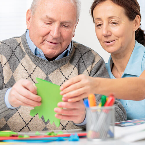 Die Betreuung von Menschen mit Demenz ist zeitintensiv und erfordert einen besonderen Umgang.