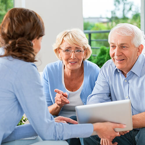 Die Pflege eines Angehörigen kostet nicht nur Zeit, sondern verlangt auch praktisches Pflegewissen